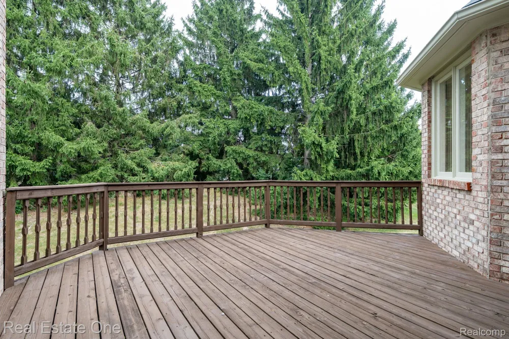 2038 Haverford Drive Troy City, MI 48098
