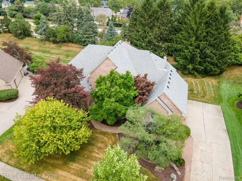 2038 Haverford Drive Troy City, MI 48098