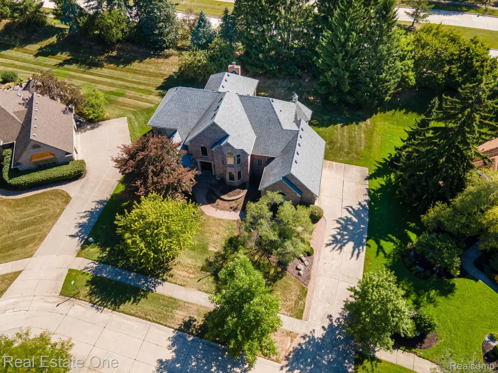 2038 Haverford Drive Troy City, MI 48098