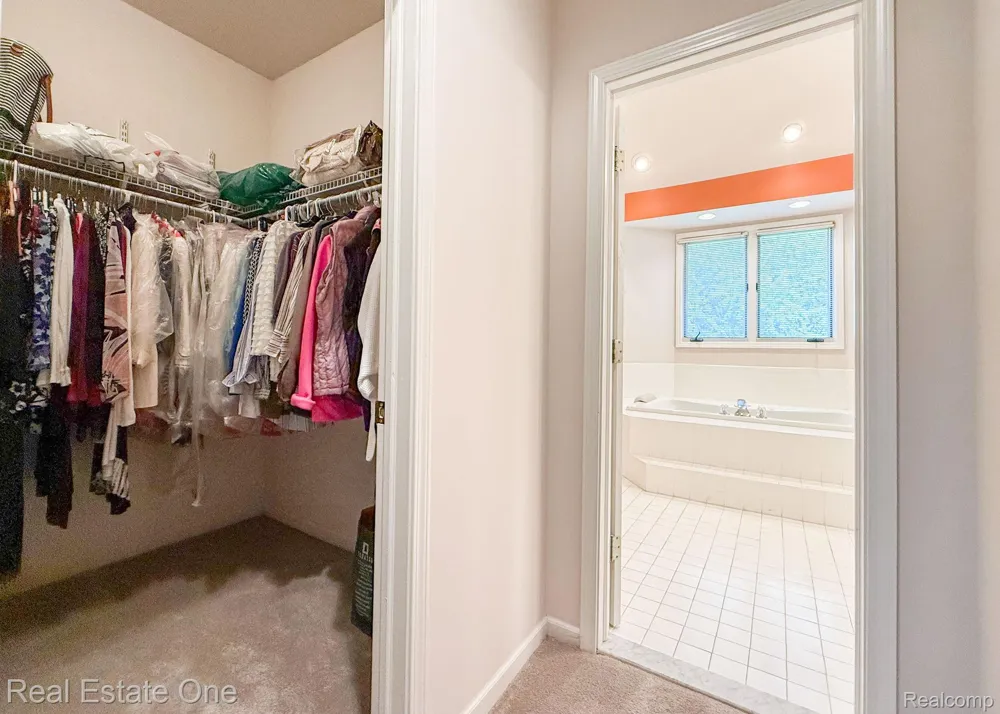 2038 Haverford Drive Troy City, MI 48098