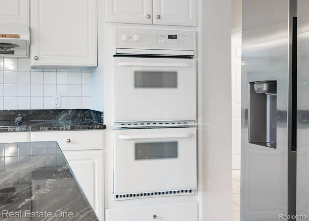 2038 Haverford Drive Troy City, MI 48098