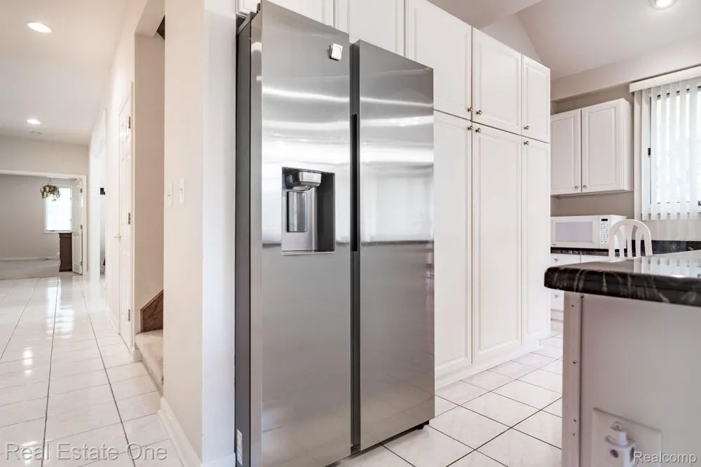 2038 Haverford Drive Troy City, MI 48098