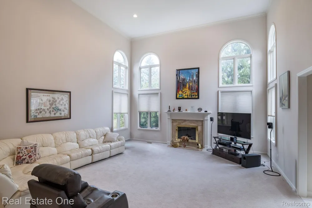 2038 Haverford Drive Troy City, MI 48098