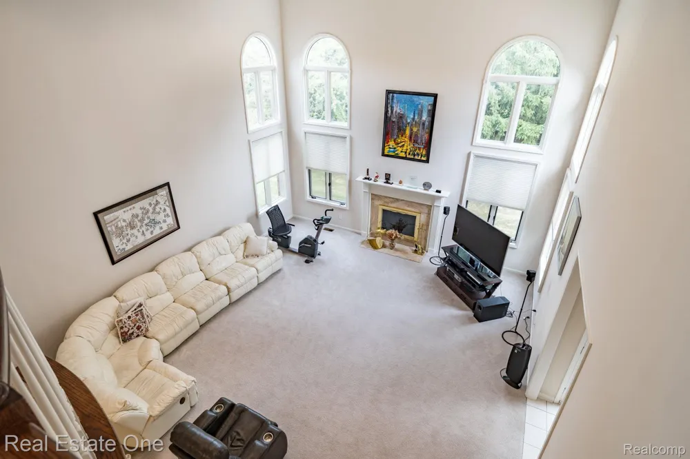 2038 Haverford Drive Troy City, MI 48098