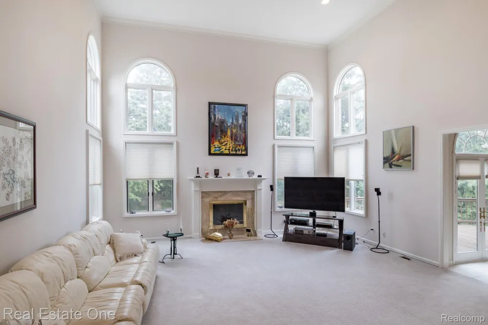 2038 Haverford Drive Troy City, MI 48098