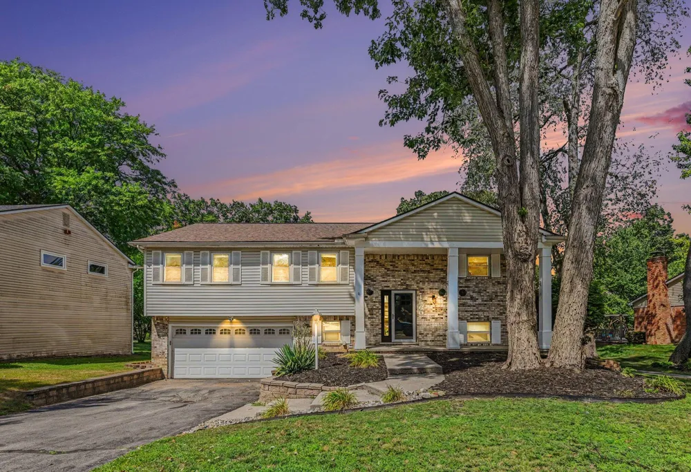 1560 Chanticlair Circle Wixom City, MI 48393