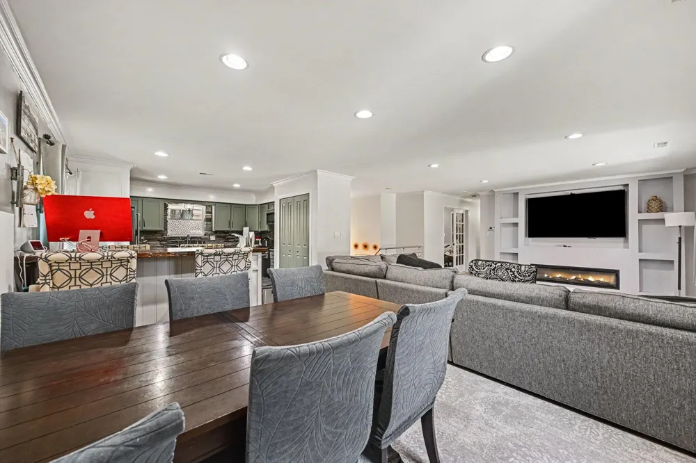 1560 Chanticlair Circle Wixom City, MI 48393