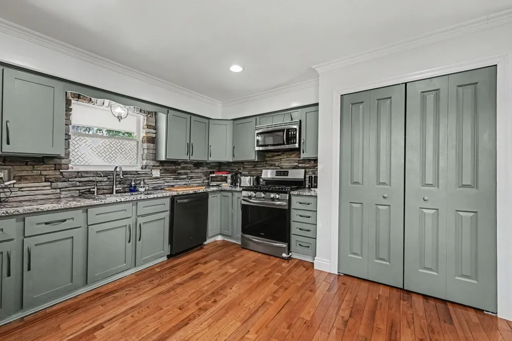 1560 Chanticlair Circle Wixom City, MI 48393