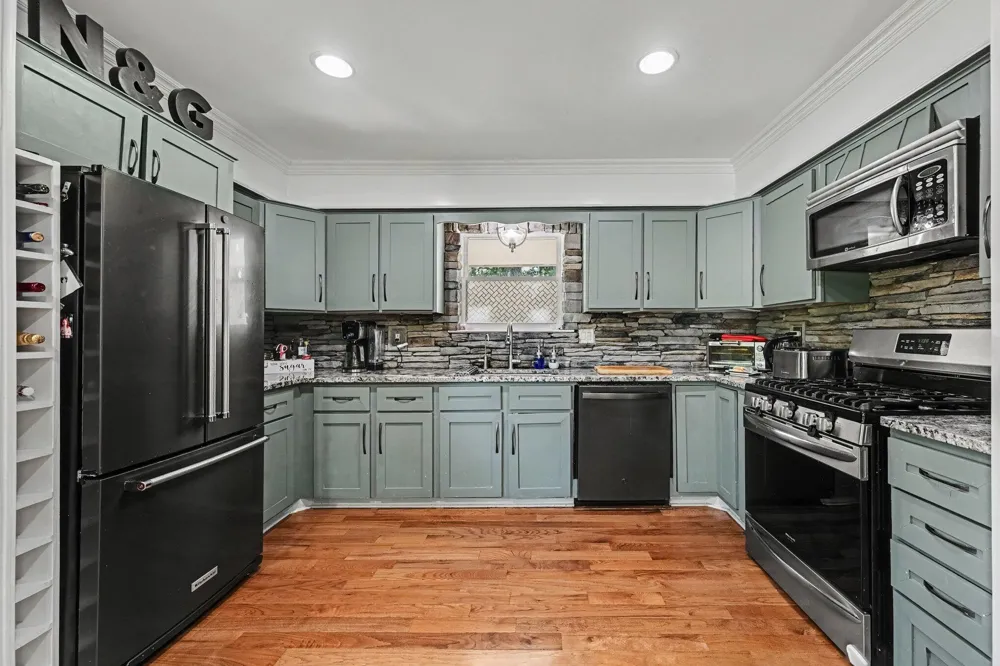 1560 Chanticlair Circle Wixom City, MI 48393