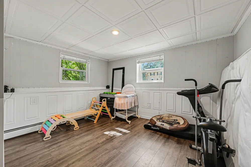 1560 Chanticlair Circle Wixom City, MI 48393