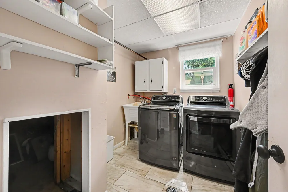 1560 Chanticlair Circle Wixom City, MI 48393