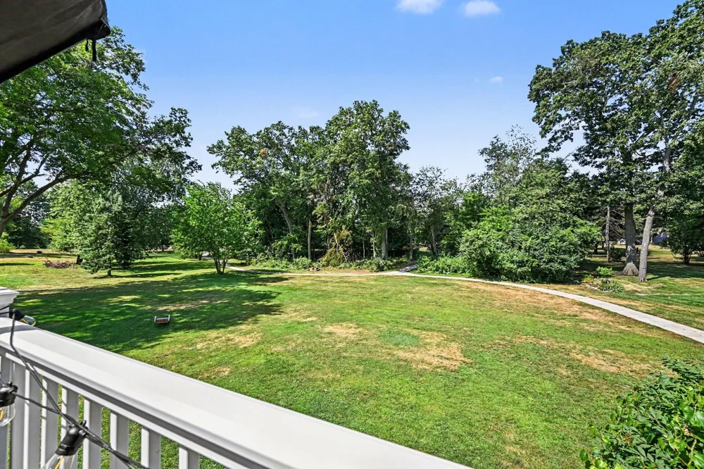 1560 Chanticlair Circle Wixom City, MI 48393