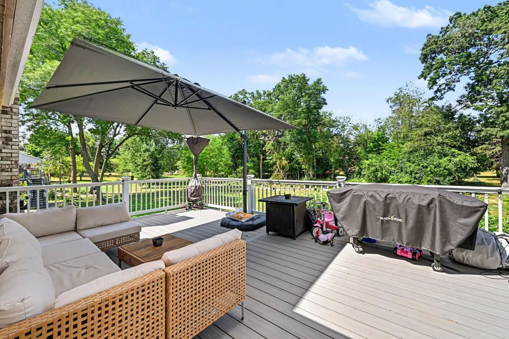 1560 Chanticlair Circle Wixom City, MI 48393