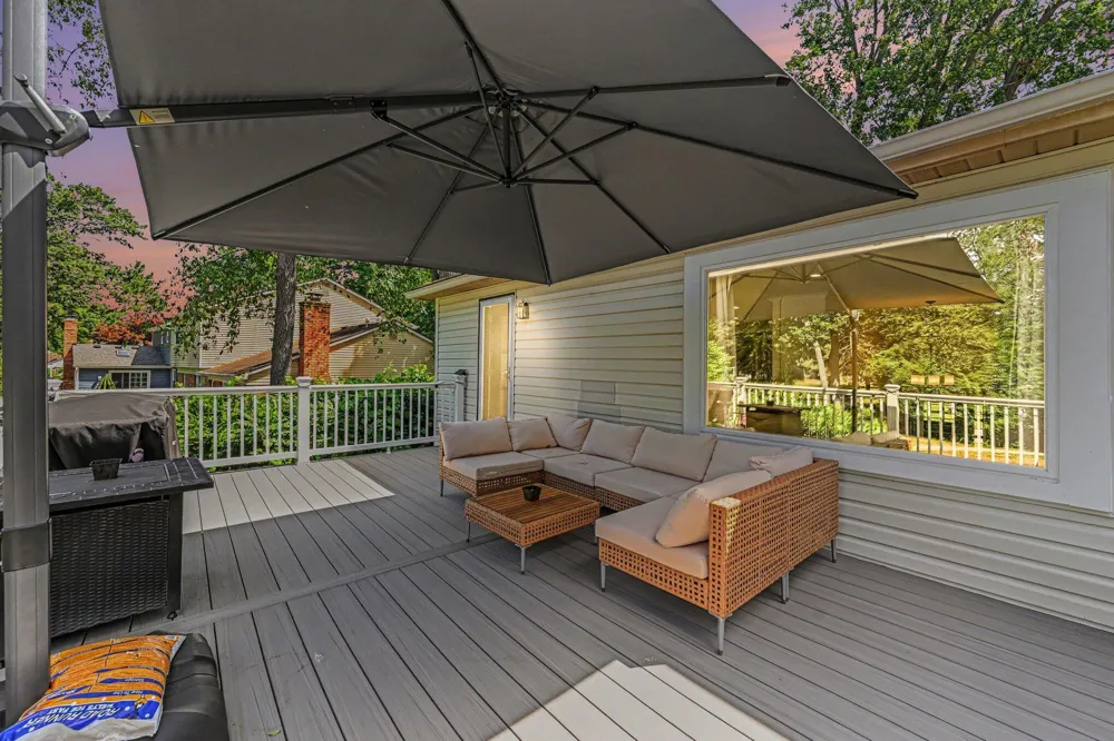 1560 Chanticlair Circle Wixom City, MI 48393