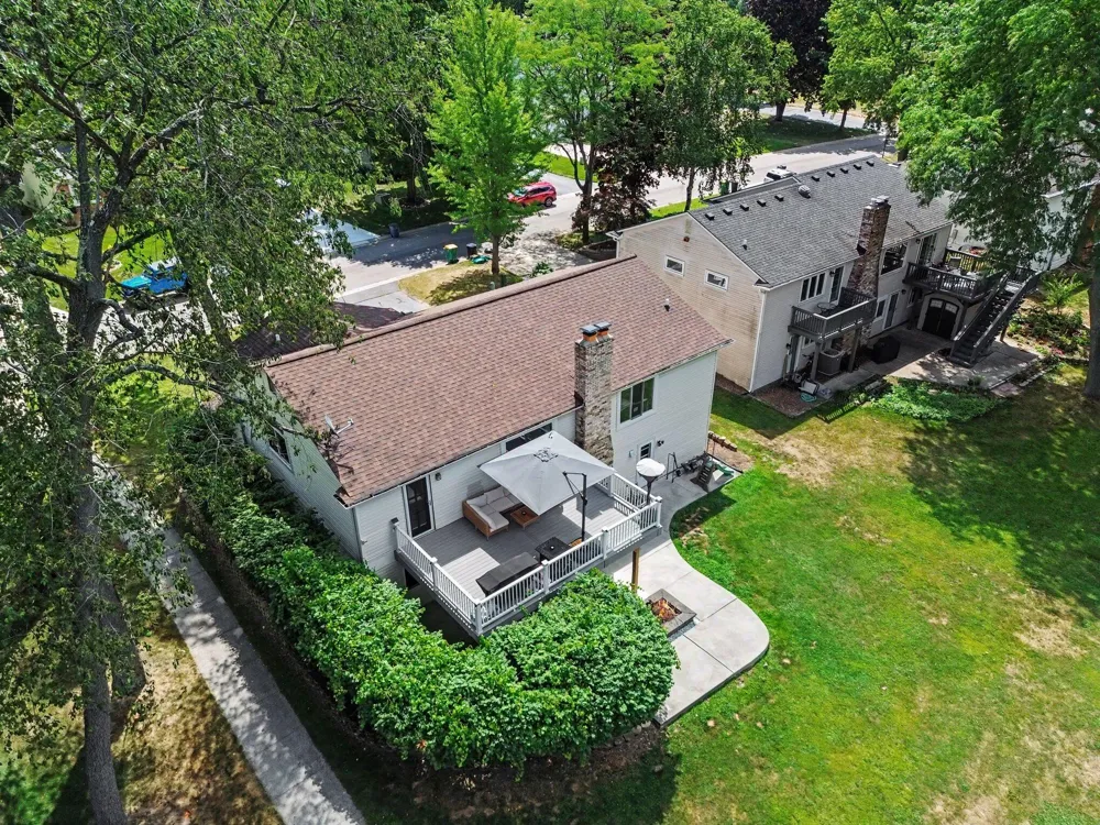 1560 Chanticlair Circle Wixom City, MI 48393