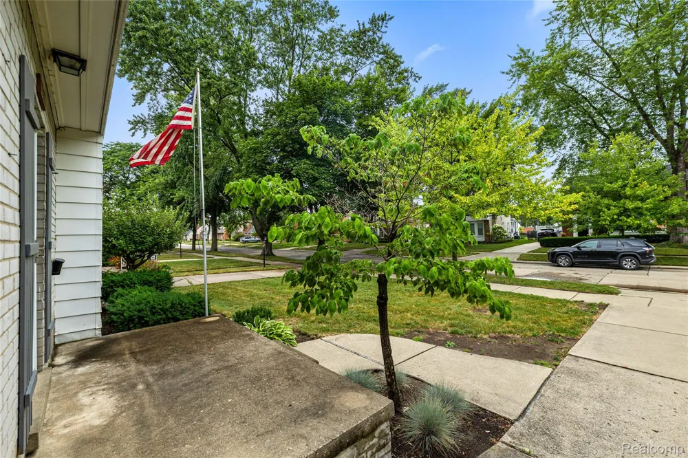 1877 Rosemont Road Berkley City, MI 48072