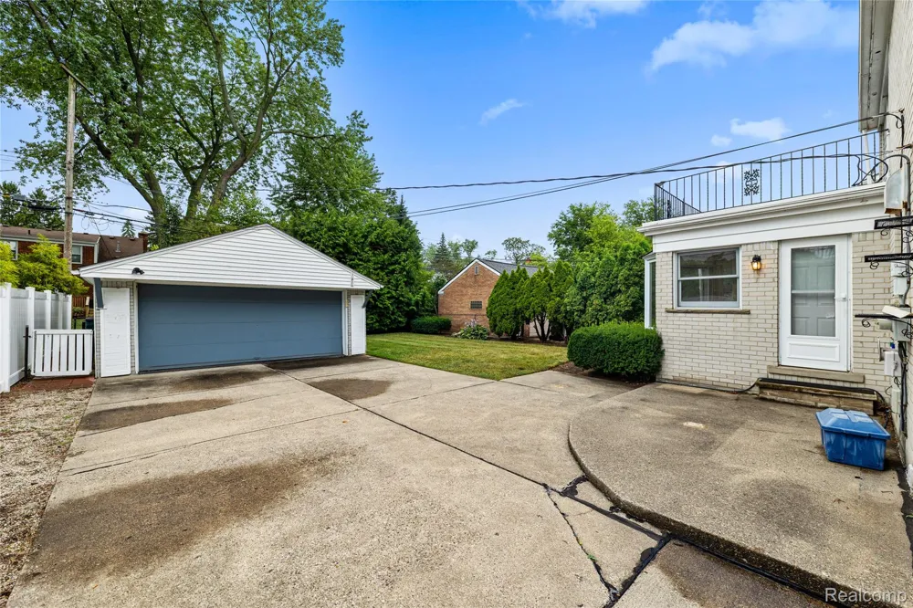 1877 Rosemont Road Berkley City, MI 48072