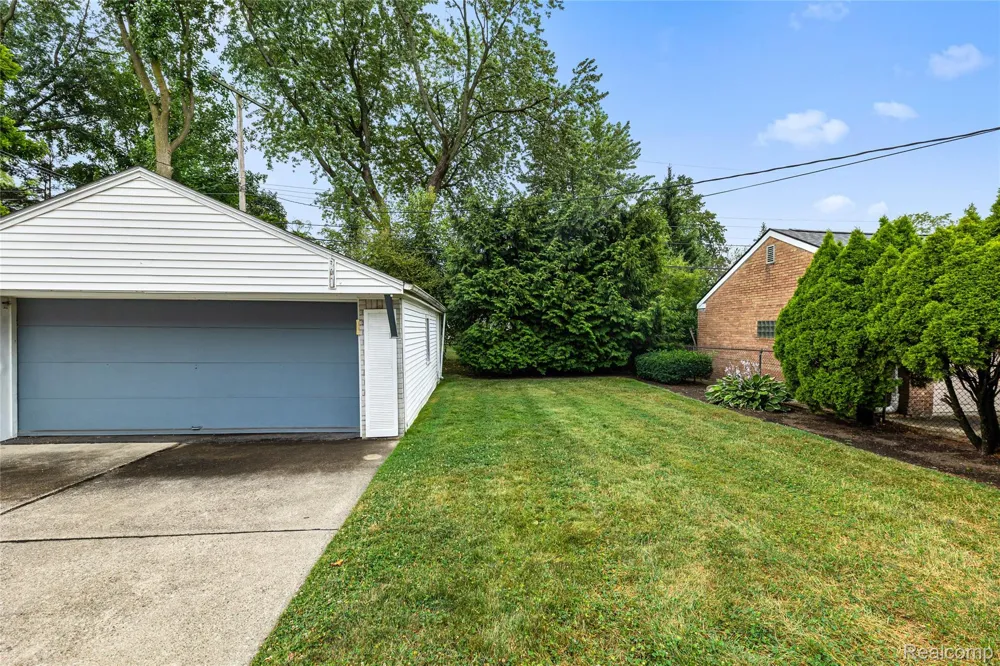 1877 Rosemont Road Berkley City, MI 48072