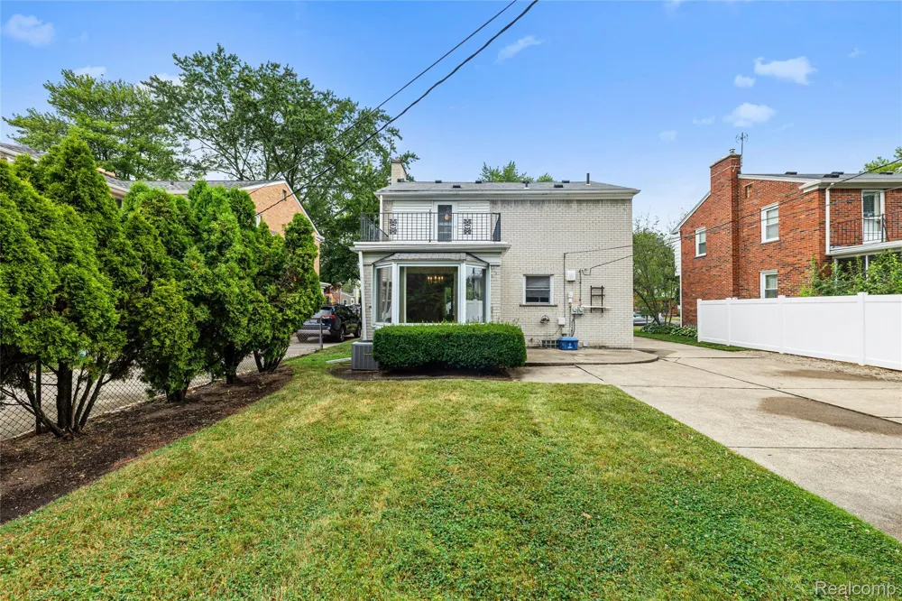 1877 Rosemont Road Berkley City, MI 48072