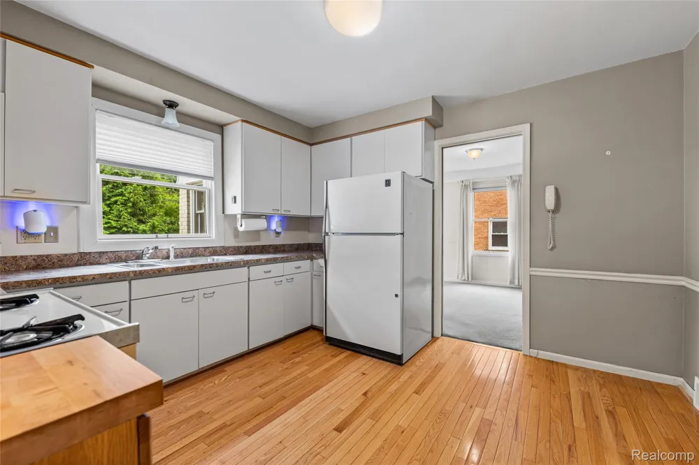 1877 Rosemont Road Berkley City, MI 48072