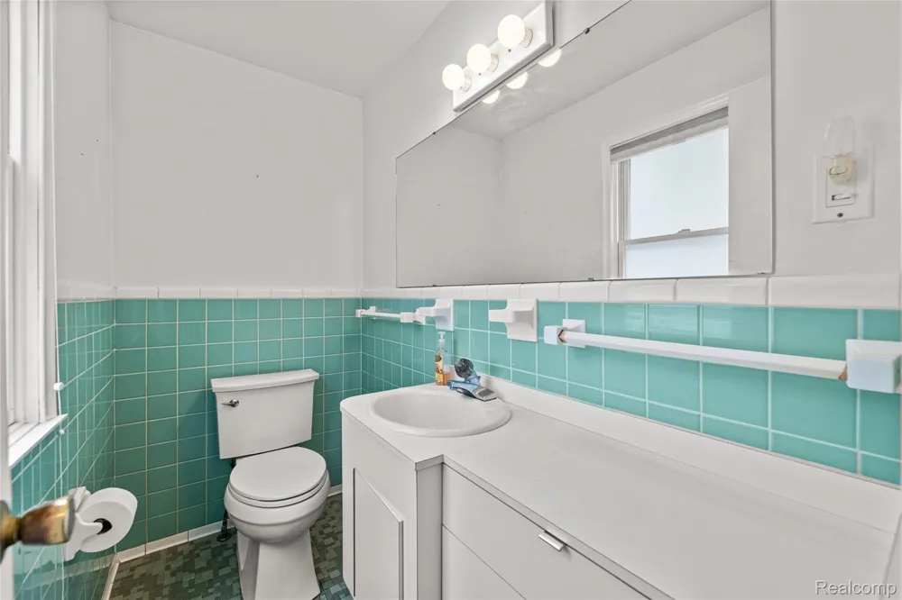 1877 Rosemont Road Berkley City, MI 48072