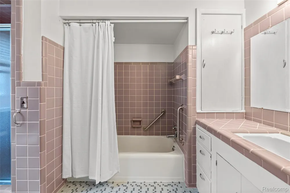 1877 Rosemont Road Berkley City, MI 48072
