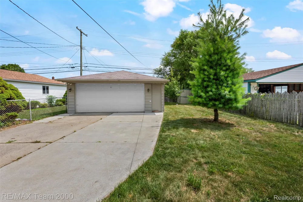 7050 Berwyn Street Dearborn Heights City, MI 48127