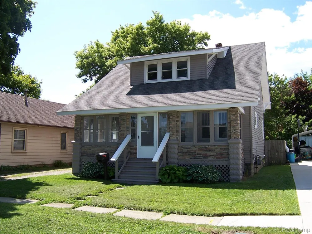 1518 Carleton Street Port Huron City, MI 48060
