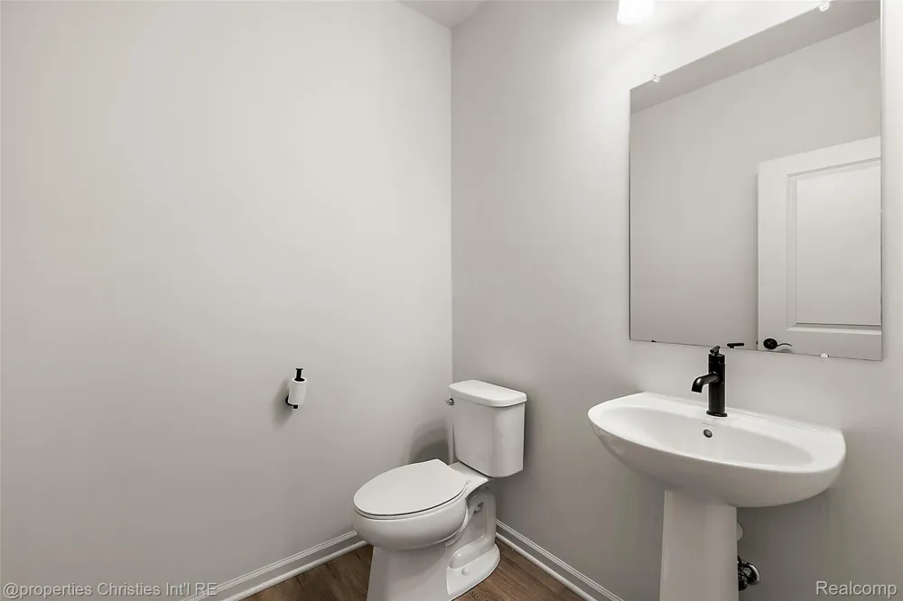 2436 Parkshore Drive Commerce Charter Township, MI 48382