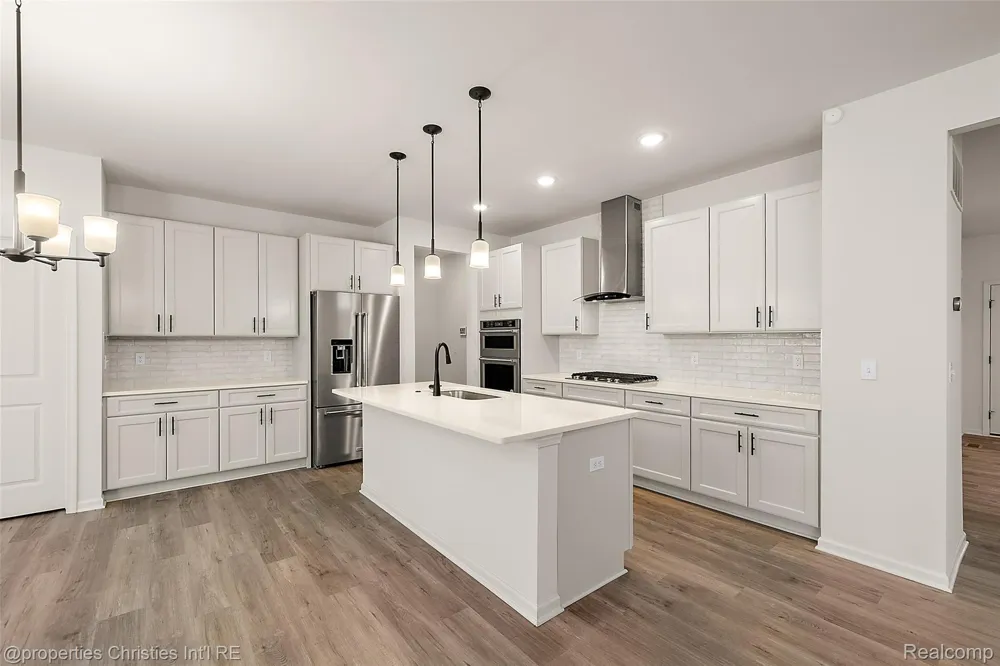 2436 Parkshore Drive Commerce Charter Township, MI 48382