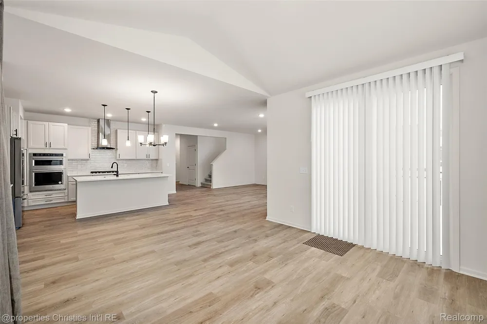 2436 Parkshore Drive Commerce Charter Township, MI 48382