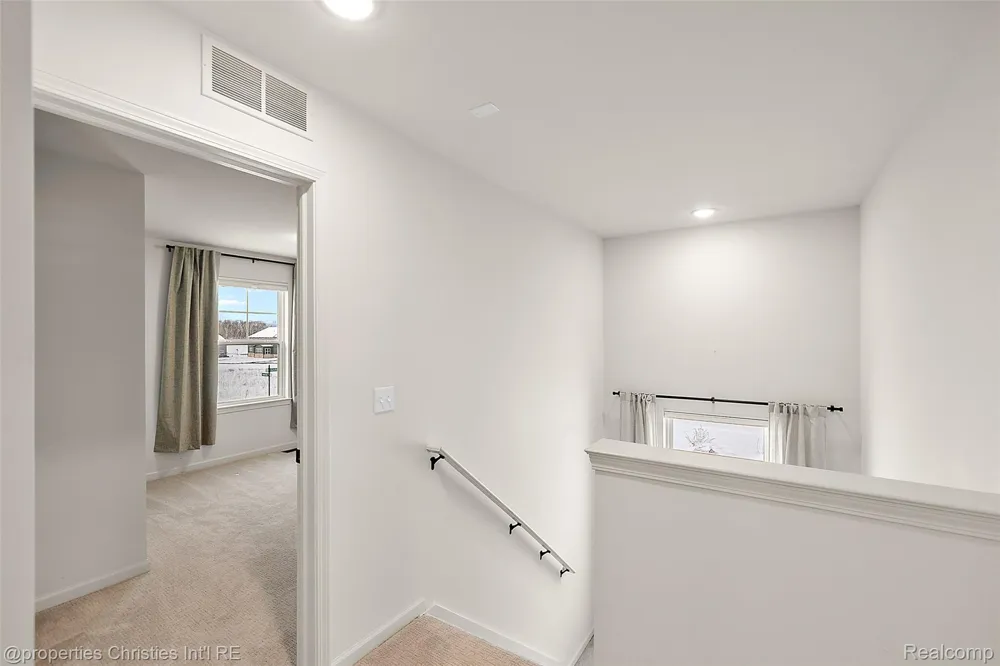 2436 Parkshore Drive Commerce Charter Township, MI 48382