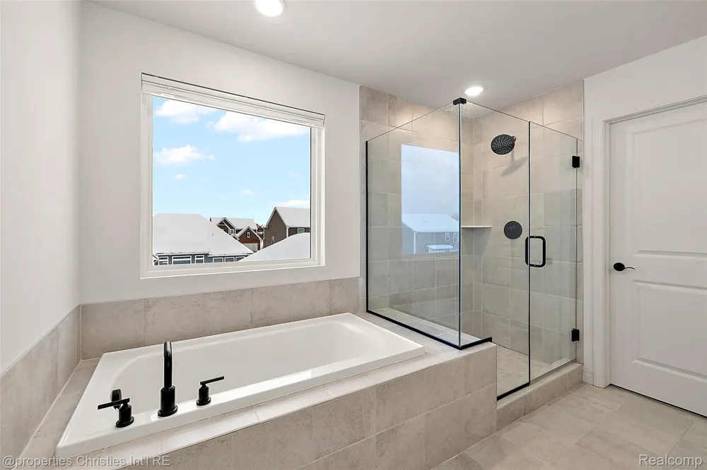 2436 Parkshore Drive Commerce Charter Township, MI 48382