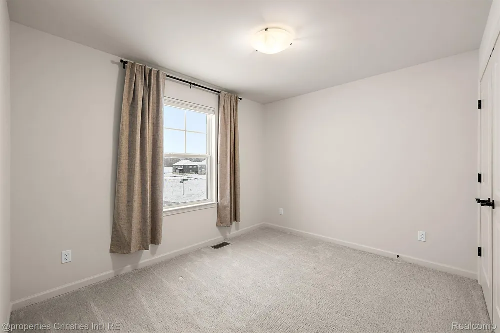 2436 Parkshore Drive Commerce Charter Township, MI 48382