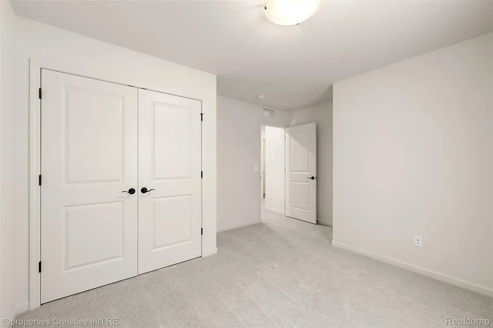 2436 Parkshore Drive Commerce Charter Township, MI 48382