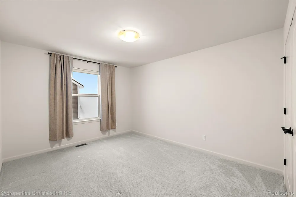 2436 Parkshore Drive Commerce Charter Township, MI 48382