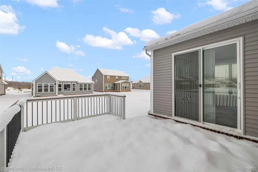 2436 Parkshore Drive Commerce Charter Township, MI 48382