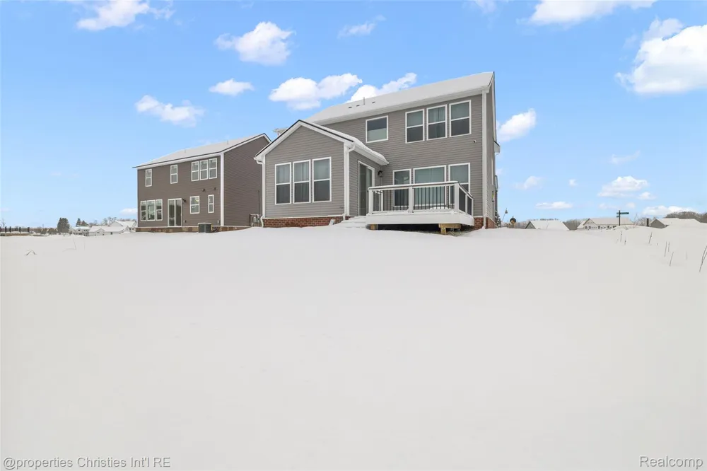 2436 Parkshore Drive Commerce Charter Township, MI 48382