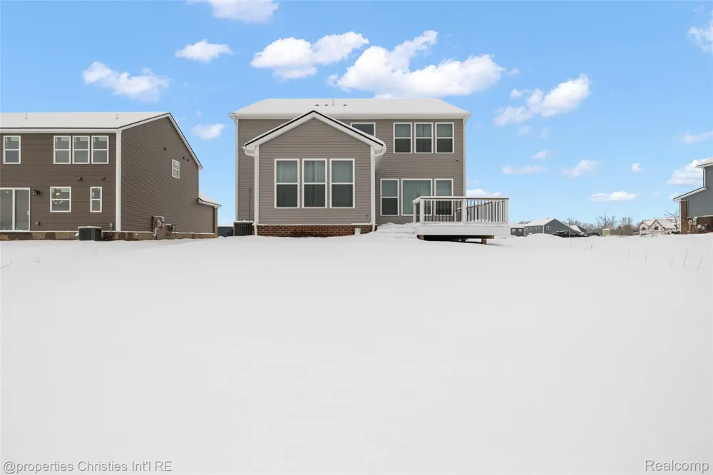 2436 Parkshore Drive Commerce Charter Township, MI 48382