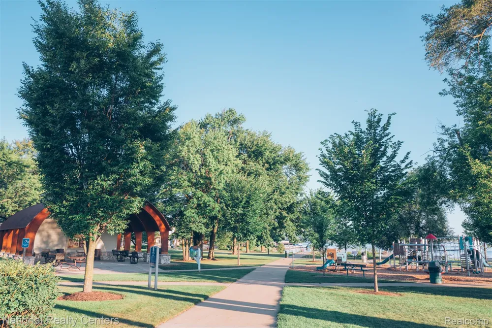206 Bernstadt Street Novi City, MI 48377