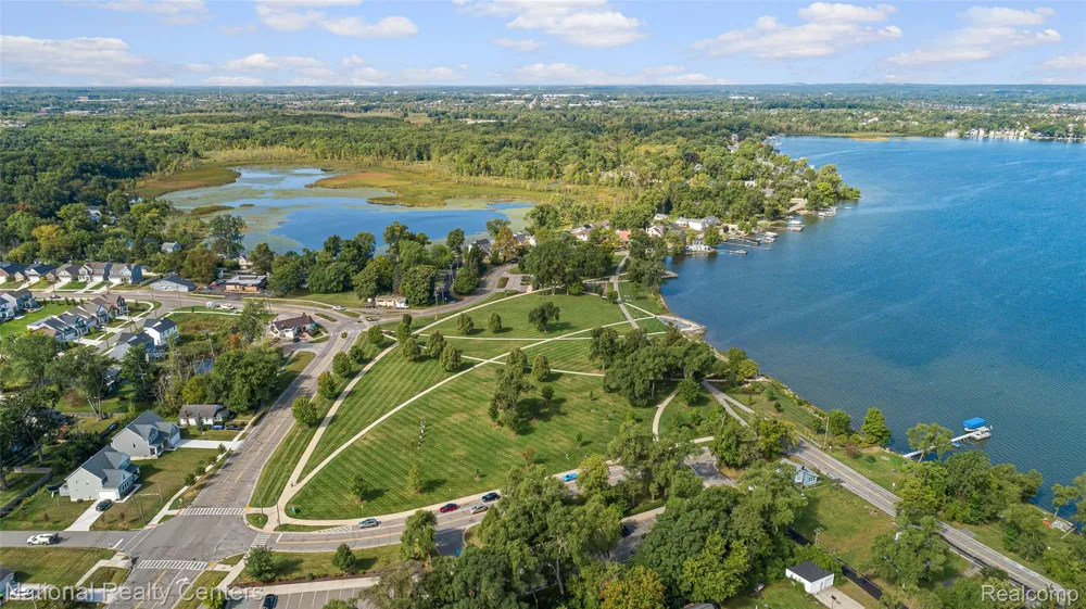 206 Bernstadt Street Novi City, MI 48377