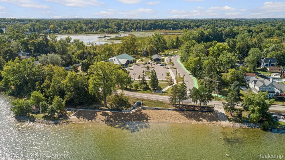 206 Bernstadt Street Novi City, MI 48377