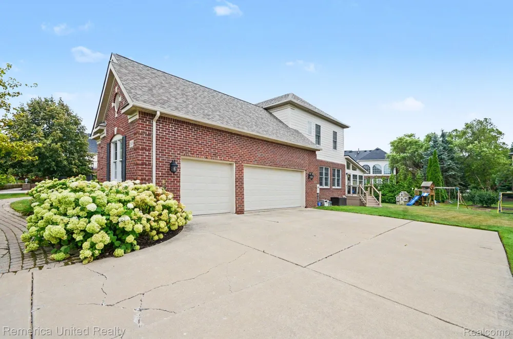 26455 Glenwood Drive Novi City, MI 48374