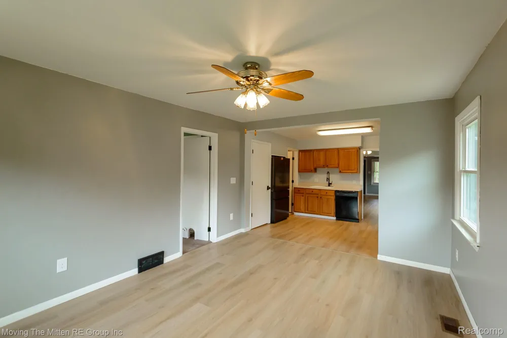567 Superior Boulevard Wyandotte City, MI 48192