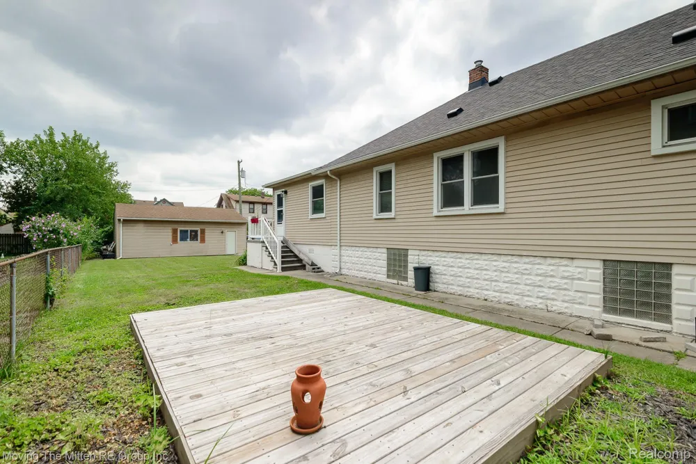 567 Superior Boulevard Wyandotte City, MI 48192