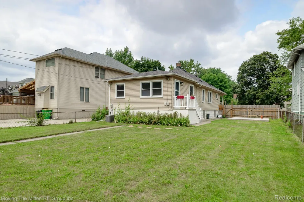 567 Superior Boulevard Wyandotte City, MI 48192