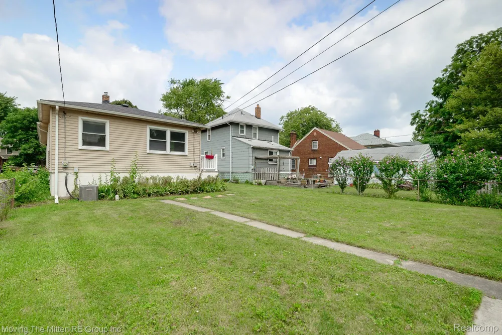 567 Superior Boulevard Wyandotte City, MI 48192