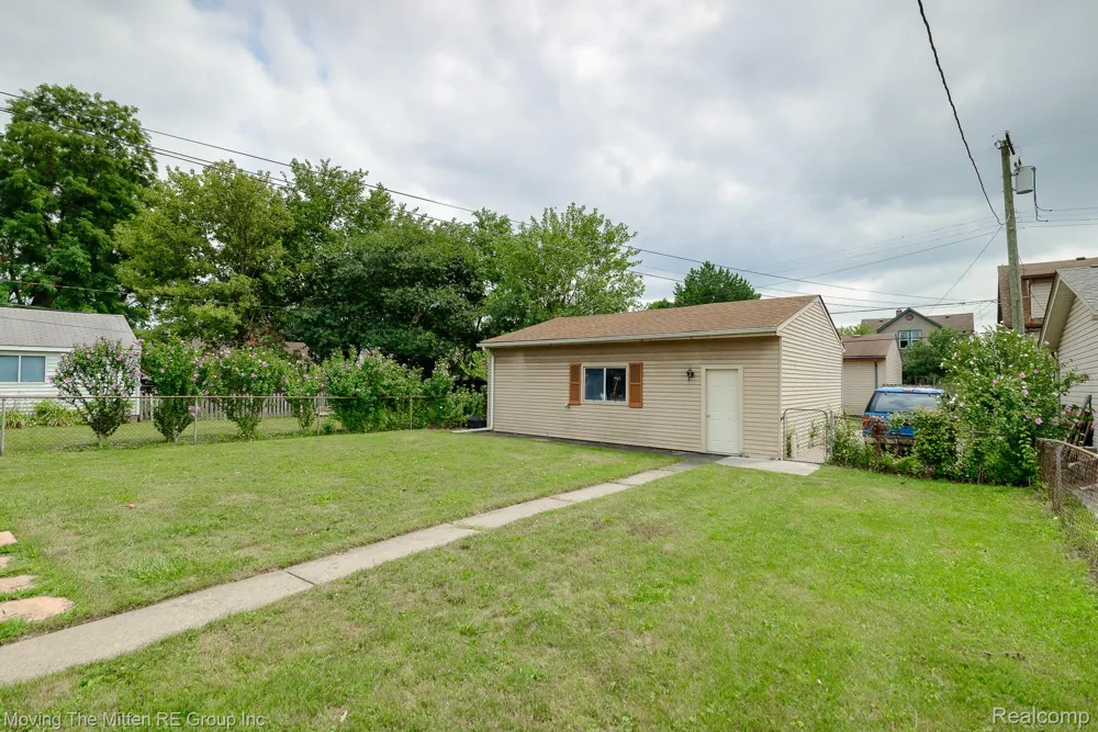 567 Superior Boulevard Wyandotte City, MI 48192