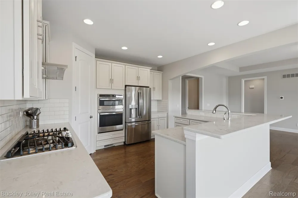 24355 Pinnacle Circle Lyon Charter Township, MI 48178