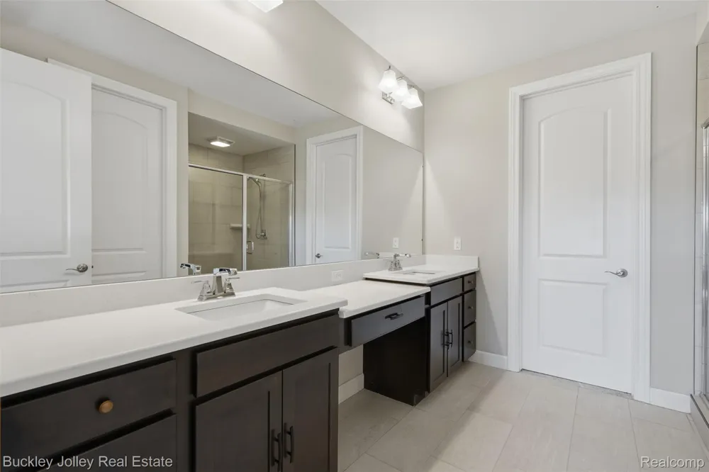 24355 Pinnacle Circle Lyon Charter Township, MI 48178